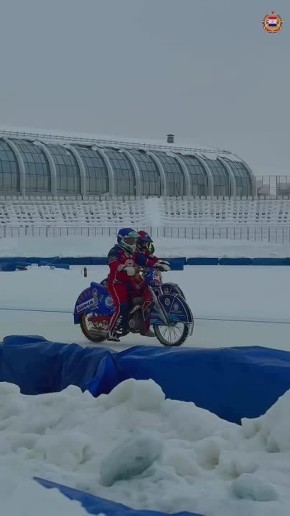 Скорость и адреналин. На стадионе «Старт» прошёл захватывающий финал командного чемпионата России по мотогонкам на льду