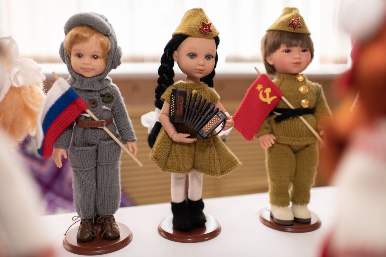 Татьяна Ларева из Дубенского района вяжет костюмы для кукол Татьяна Ларева из Дубенского района вяжет костюмы для кукол