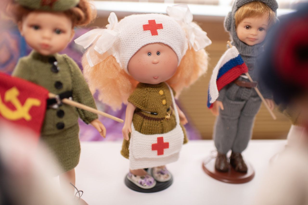 Татьяна Ларева из Дубенского района вяжет костюмы для кукол Татьяна Ларева из Дубенского района вяжет костюмы для кукол