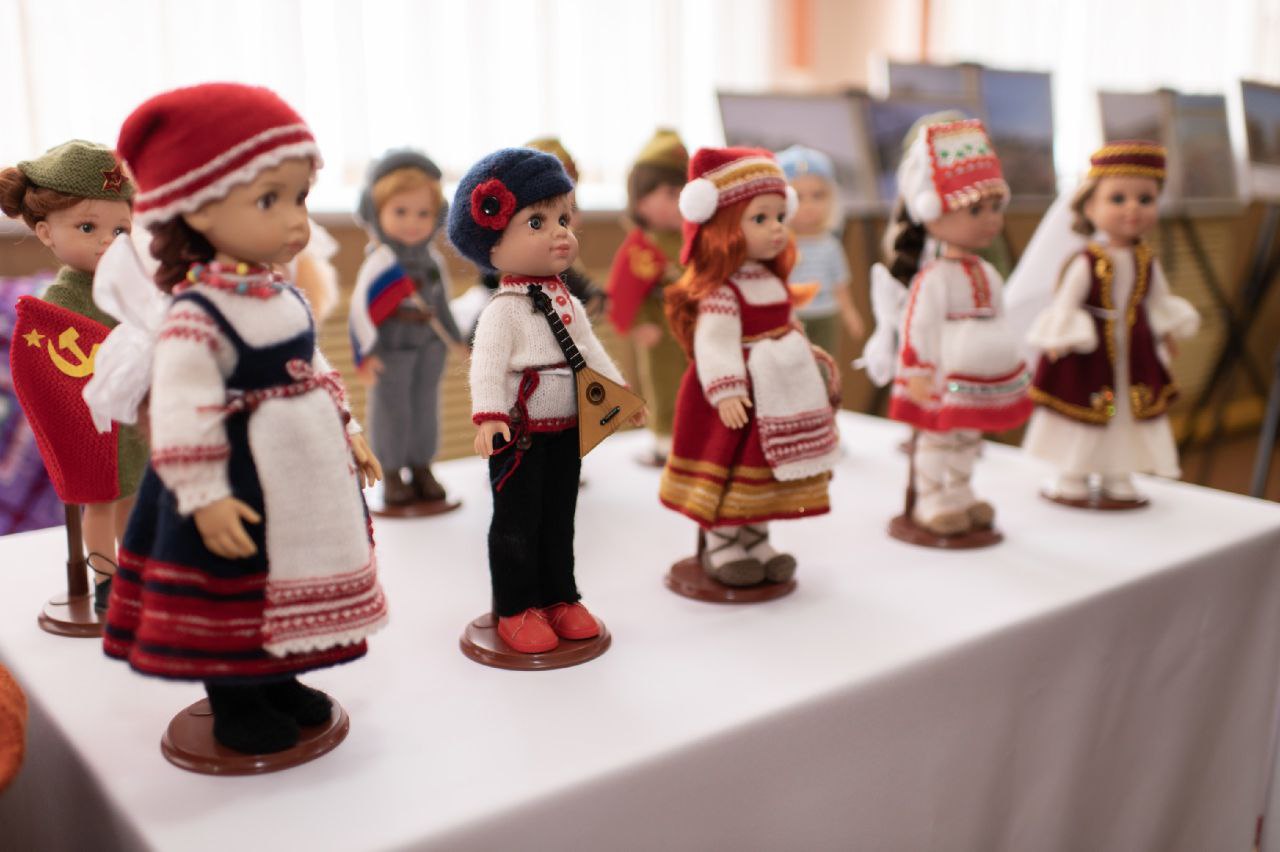 Татьяна Ларева из Дубенского района вяжет костюмы для кукол Татьяна Ларева из Дубенского района вяжет костюмы для кукол