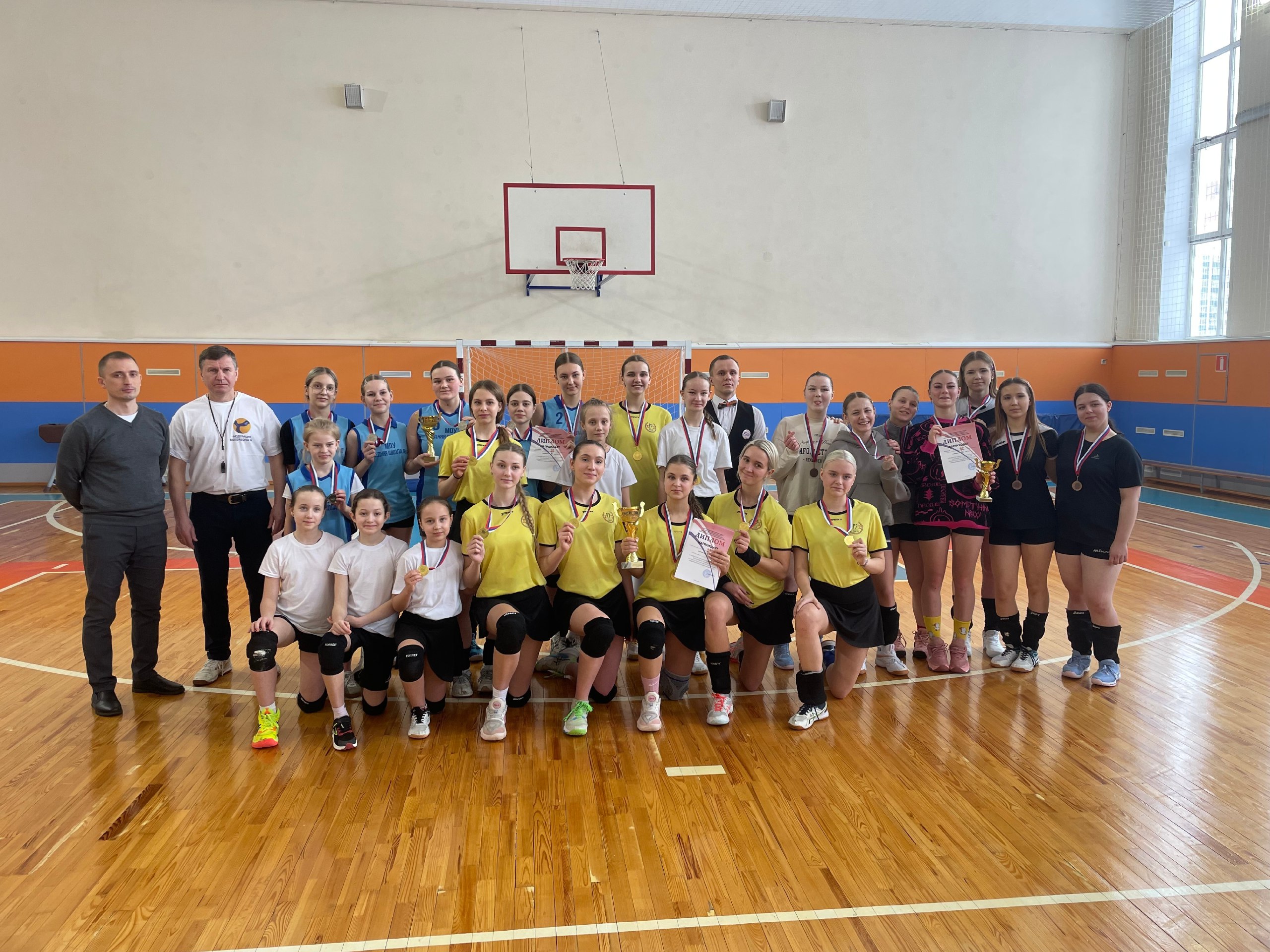 На базе Центра образования "Тавла СОШ № 17" в рамках Спартакиады муниципальных общеобразовательных организаций завершились финальные городские соревнования по волейболу среди девушек