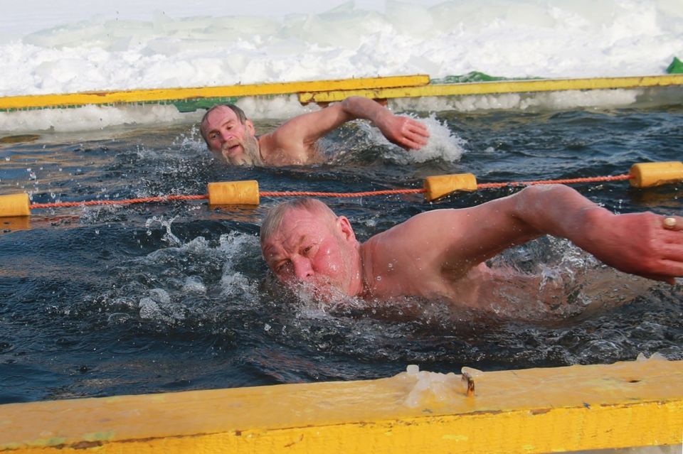 Мороз не помеха! В Саранске прошли соревнования по зимнему плаванию