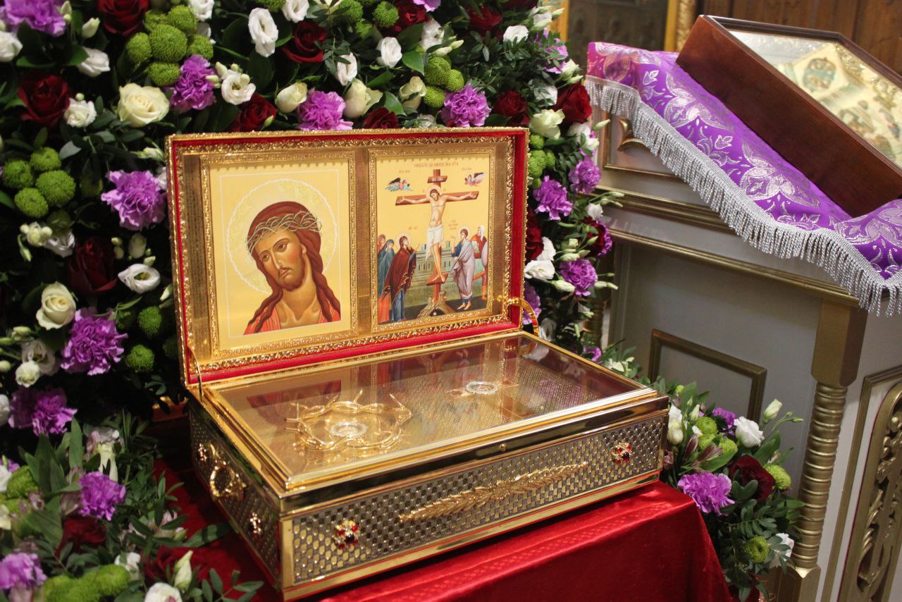 Сегодня в Саранске встретили одни из величайших святынь христианского мира: ковчег с частицей Тернового венца нашего Спасителя, Иисуса Христа, и с частицей Животворящего Креста Господня Сегодня в Саранске встретили одни из величайших святынь христианского мира: ковчег с частицей Тернового венца нашего Спасителя, Иисуса Христа, и с частицей Животворящего Креста Господня