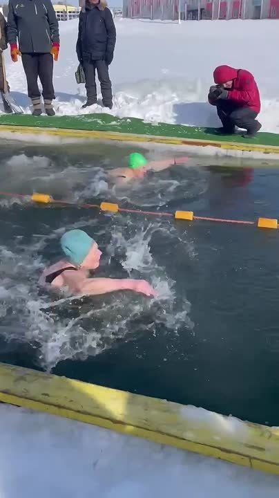 В Саранске состоялись городские соревнования по спортивному плаванию в ледяном бассейне