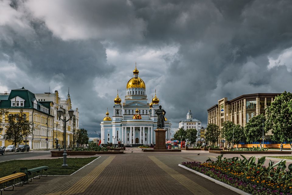 В рамках проведения постоянного рейда на автомобильных дорогах Саранска выявлены множественные дефекты дорожного покрытия