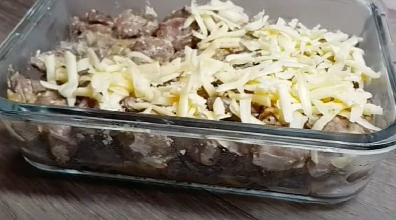 Горячая закуска из куриных сердечек и грибов, которая удивит любителей кулинарии