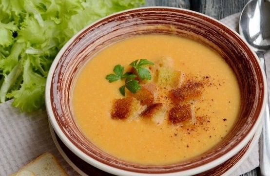 Суп-пюре с сыром и хрустящими гренками: легкое блюдо на каждый день