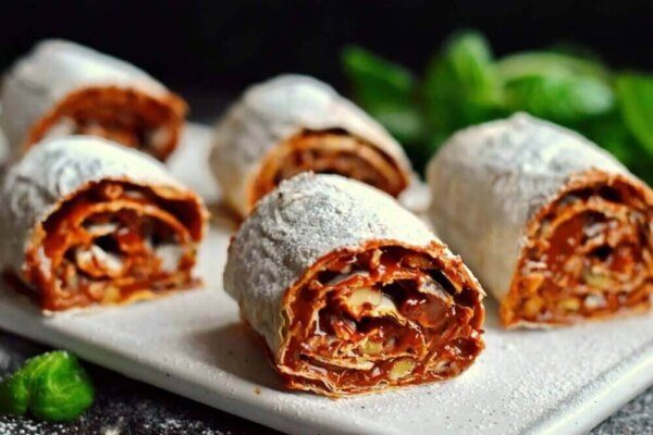 Сладкий рулет из лаваша: необычный десерт для встречи с друзьями