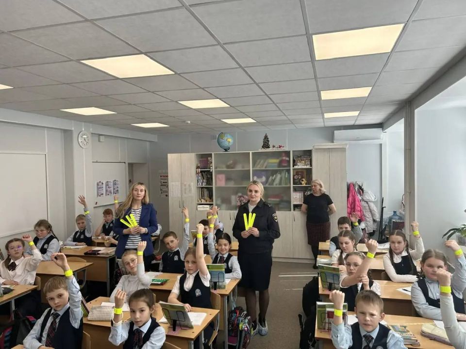 В рамках профилактического мероприятия «Безопасные каникулы» в МОУ «СОШ № 39» состоялась встреча учащихся с сотрудниками Госавтоинспекции и ГКУ РМ «ЦОДД»