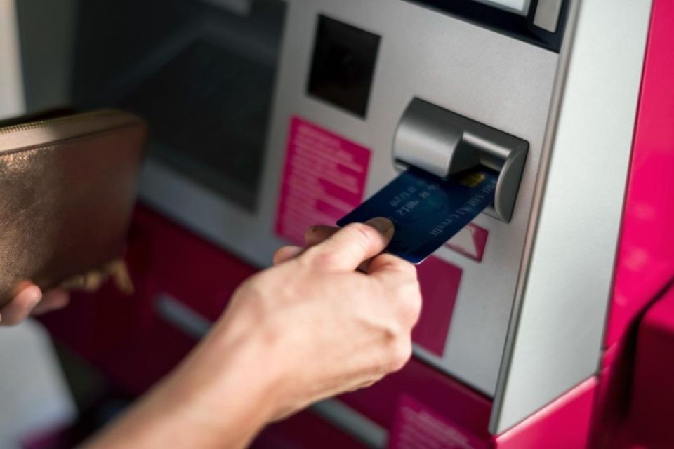 Проблемы доступа к пенсиям: зачем банки изменили правила?