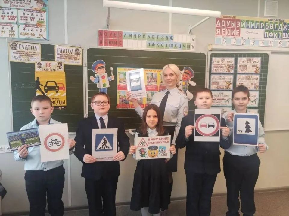 В рамках профилактического мероприятия «Безопасные каникулы» в МОУ «Лицей № 31» состоялась встреча учащихся с сотрудником Госавтоинспекции