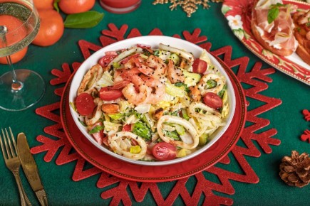 Салат с морепродуктами и устричным айоли: идеальное сочетание вкусов