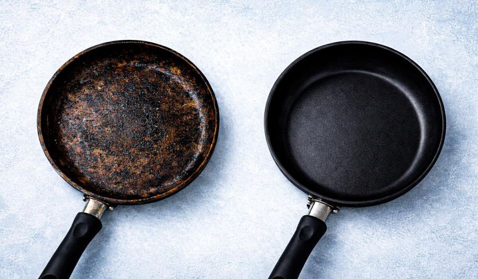 Как вернуть блеск старым сковородкам с помощью лимона
