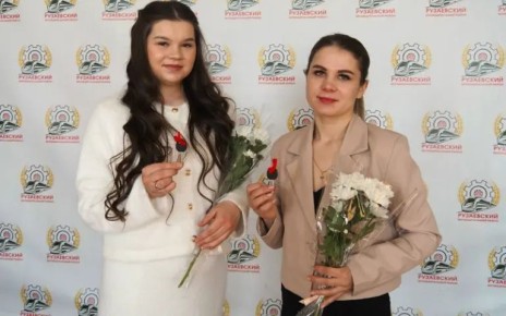 Хорошая новость!. Рузаевском районе ещё двум девушкам из числа детей-сирот вручили ключи от своих квартир