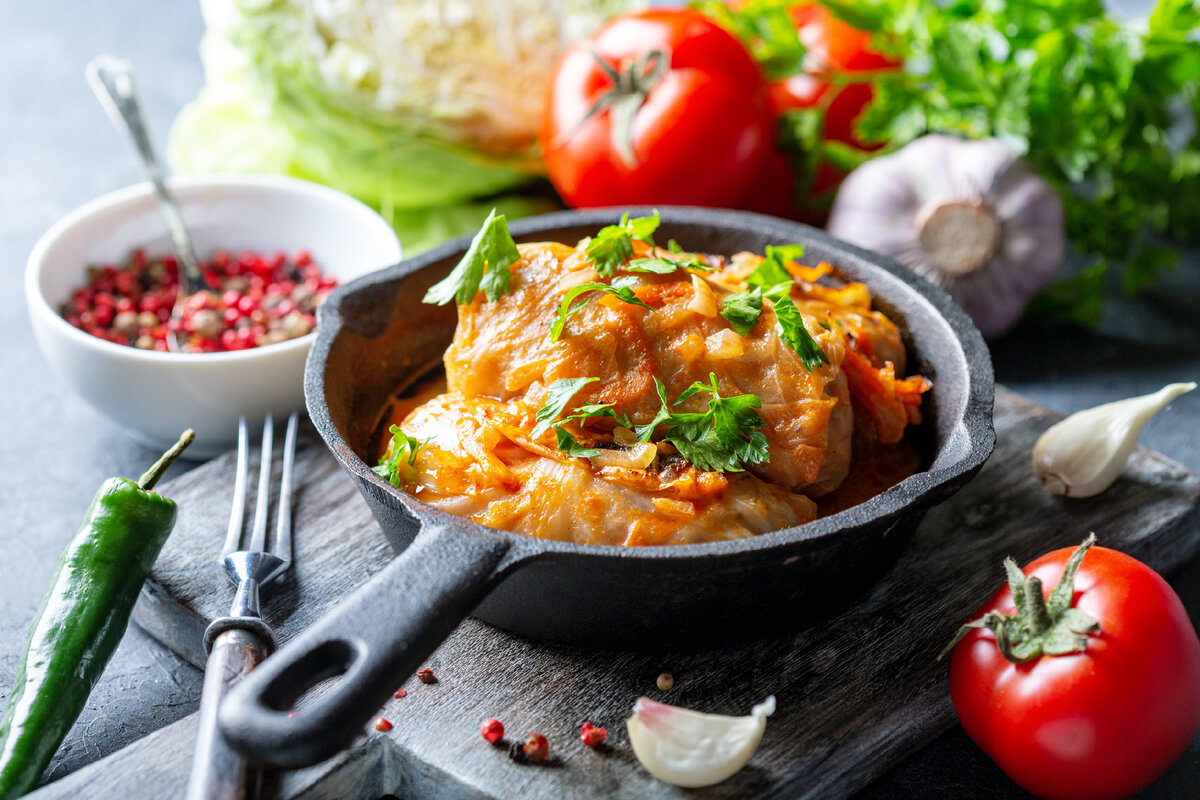 Как приготовить жареную капусту с беконом и мясом