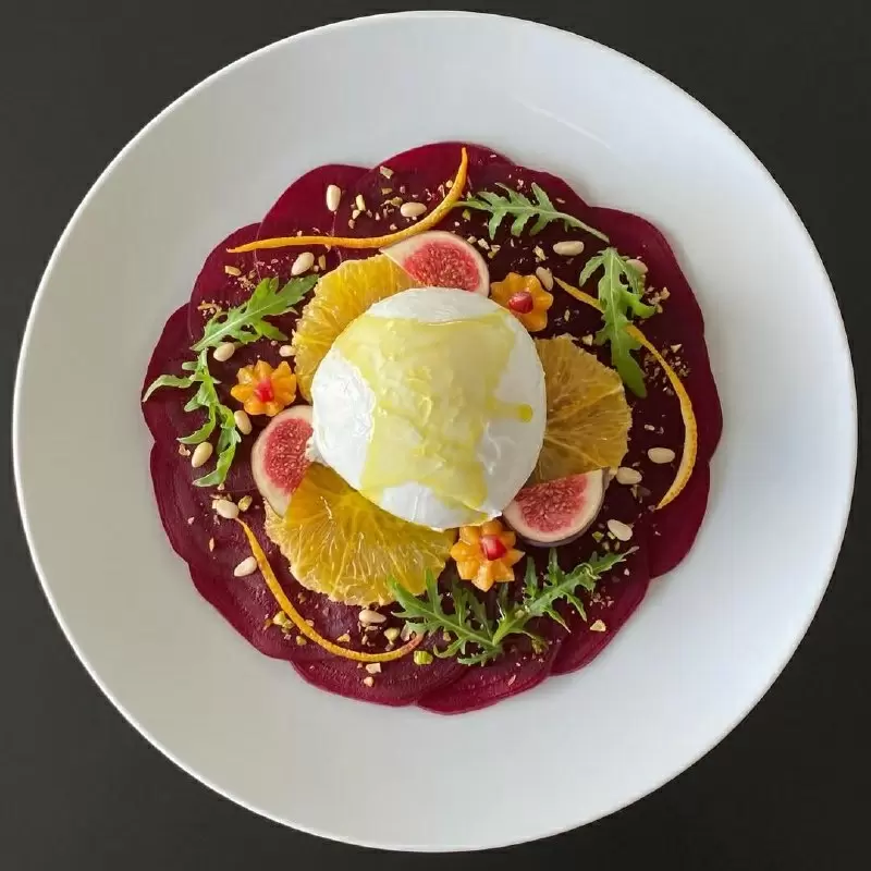 Кулинарный дуэт: свекла и буррата в лицах