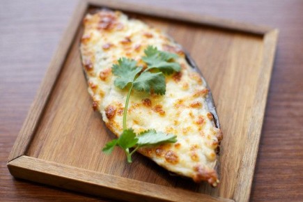 Вкус Грузии: баклажаны с сулугуни и помидорами — просто и восхитительно