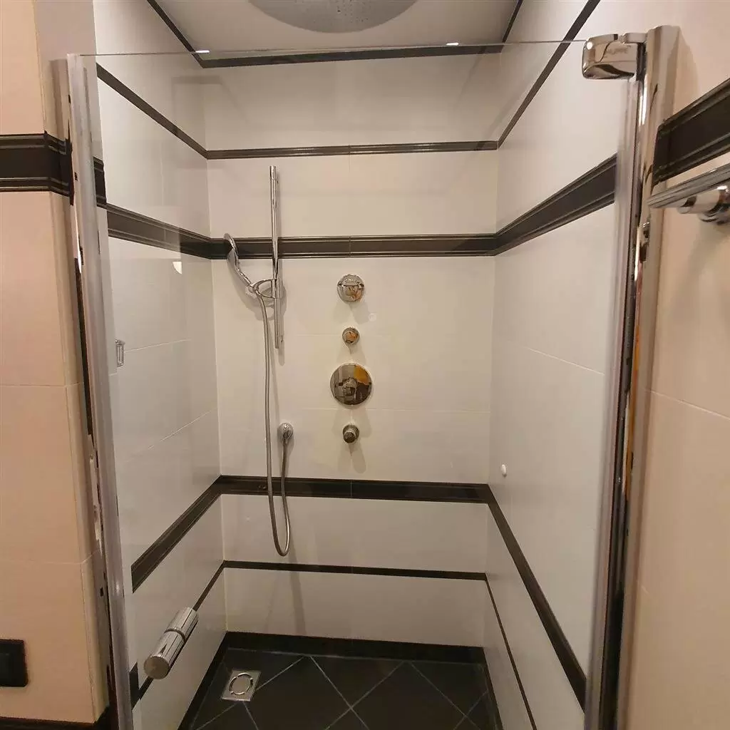 Уход за душевой кабиной: секреты идеальной чистоты