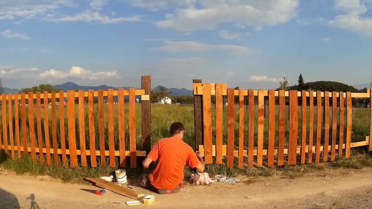 Как строили заборы наши предки: секреты долговечности на века