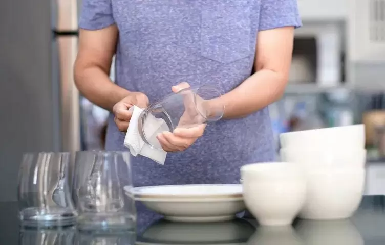 Как продлить жизнь вашей посуды: советы по уходу и хранению