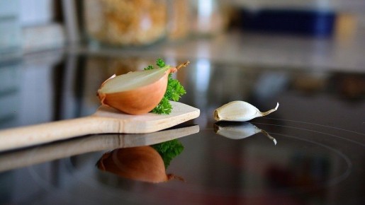 Как избавиться от неприятного запаха на кухне: неожиданные источники и советы