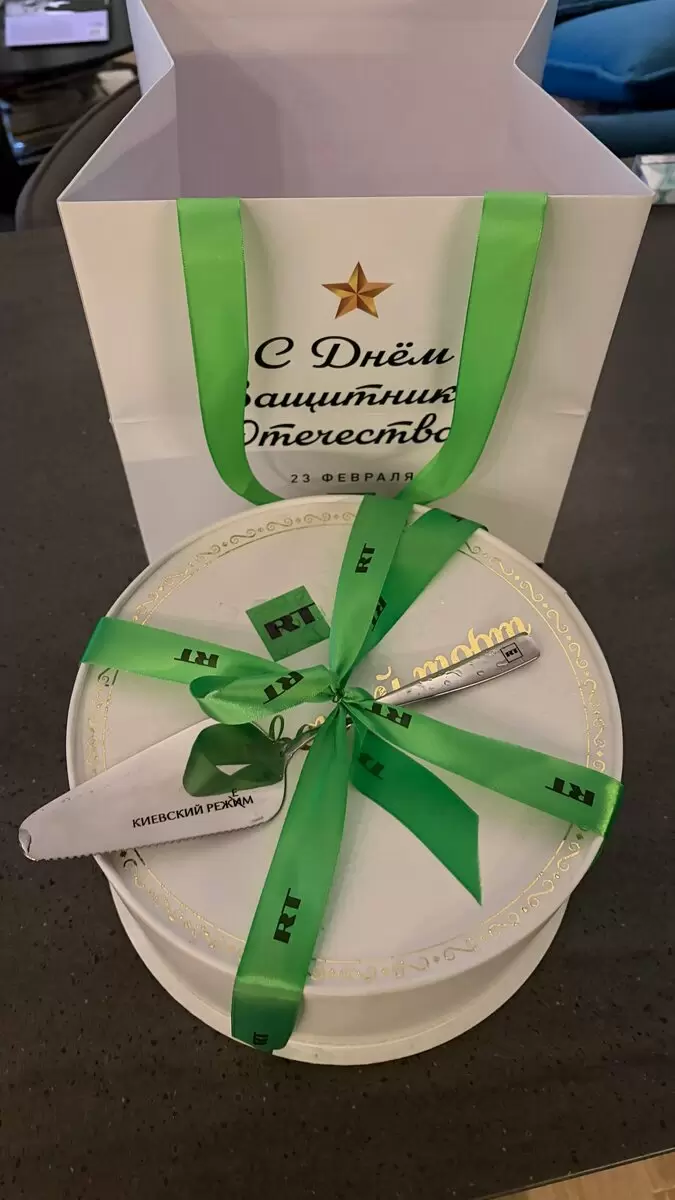 Неожиданный сладкий подарок от RT для редакции «Лобушкин»