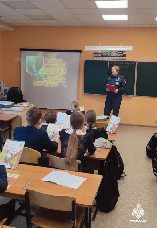 В образовательных учреждениях региона состоялись увлекательные открытые уроки, организованные сотрудниками МЧС России В образовательных учреждениях региона состоялись увлекательные открытые уроки, организованные сотрудниками МЧС России