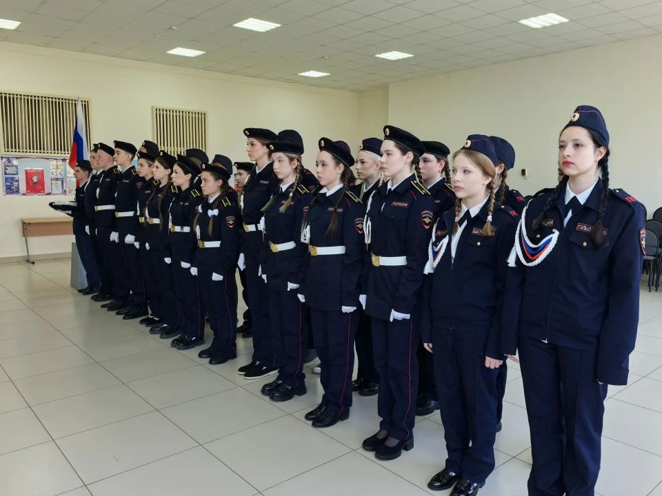 В Ульяновске сотрудники регионального УМВД передали форму учащимся полицейских классов, созданных под эгидой регионального УМВД В Ульяновске сотрудники регионального УМВД передали форму учащимся полицейских классов, созданных под эгидой регионального УМВД
