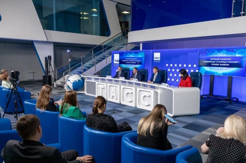 Сергей Рыбальченко возглавил экспертный совет всероссийского конкурса «Семейная столица России» Сергей Рыбальченко возглавил экспертный совет всероссийского конкурса «Семейная столица России»