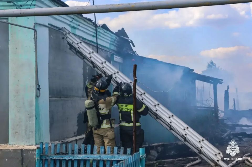 Пожар в городском округе Саранск уничтожил частный жилой дом, баню и сарай Пожар в городском округе Саранск уничтожил частный жилой дом, баню и сарай