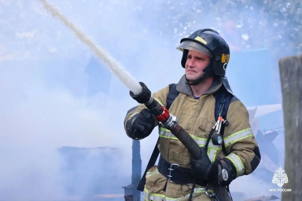 Пожар в городском округе Саранск уничтожил частный жилой дом, баню и сарай Пожар в городском округе Саранск уничтожил частный жилой дом, баню и сарай