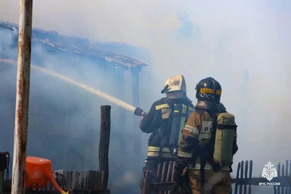 Пожар в городском округе Саранск уничтожил частный жилой дом, баню и сарай Пожар в городском округе Саранск уничтожил частный жилой дом, баню и сарай