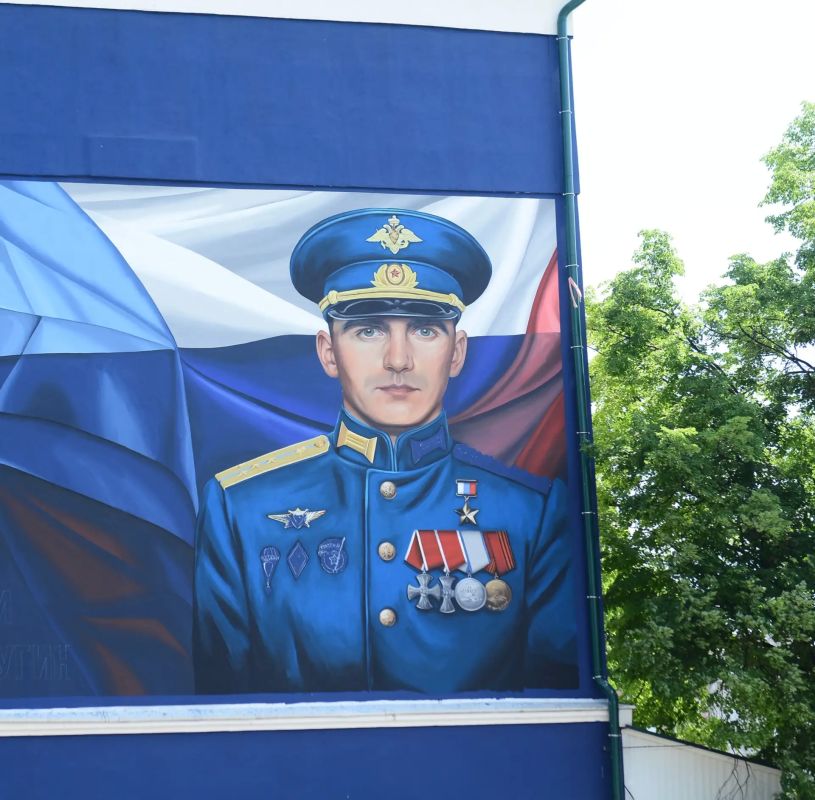 Артём Здунов: #ГордостьМордовии. В Саранске на фасаде дома по ул. Советской создан мурал нашему Герою России - уроженцу с. Баево Ардатовского района Григорию Слугину