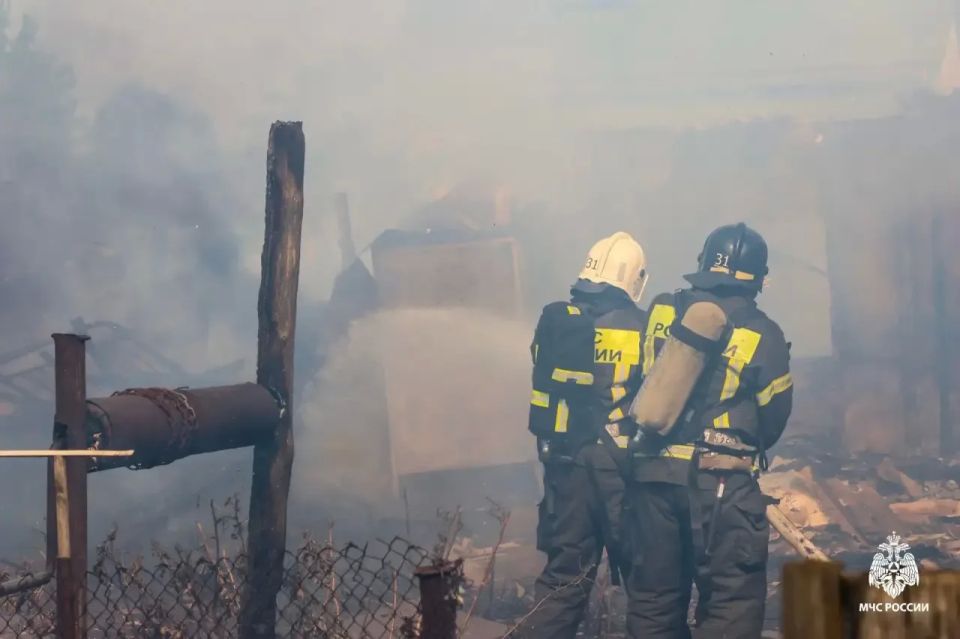 Пожар в городском округе Саранск уничтожил частный жилой дом, баню и сарай Пожар в городском округе Саранск уничтожил частный жилой дом, баню и сарай