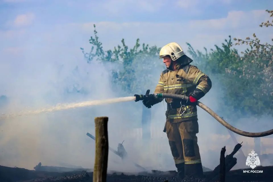 Пожар в городском округе Саранск уничтожил частный жилой дом, баню и сарай Пожар в городском округе Саранск уничтожил частный жилой дом, баню и сарай