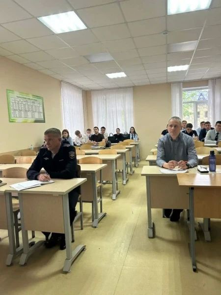 В Мордовии полицейские напомнили жителям республики о способах защиты от телефонных мошенников В Мордовии полицейские напомнили жителям республики о способах защиты от телефонных мошенников