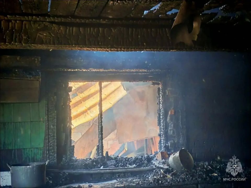 И вновь пожар. Вчера в полдень пожарные подразделения МЧС работали в лямбирском селе Пензятка И вновь пожар. Вчера в полдень пожарные подразделения МЧС работали в лямбирском селе Пензятка