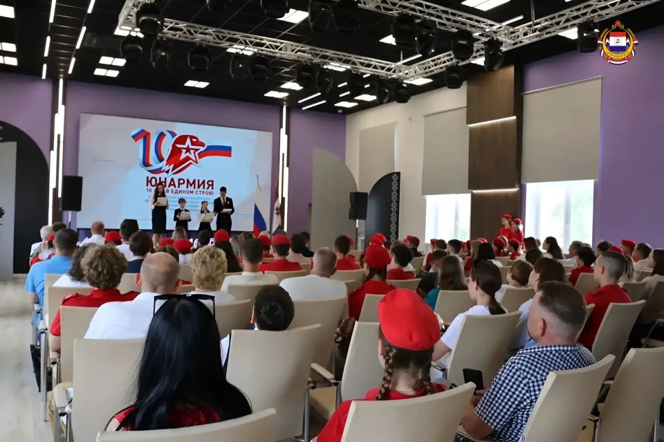 Юнармии – 10 лет!. В Республиканском молодёжном центре прошло торжественное мероприятие, посвящённое юбилею Всероссийского военно-патриотического движения «Юнармия» Юнармии – 10 лет!. В Республиканском молодёжном центре прошло торжественное мероприятие, посвящённое юбилею Всероссийского военно-патриотического движения «Юнармия»