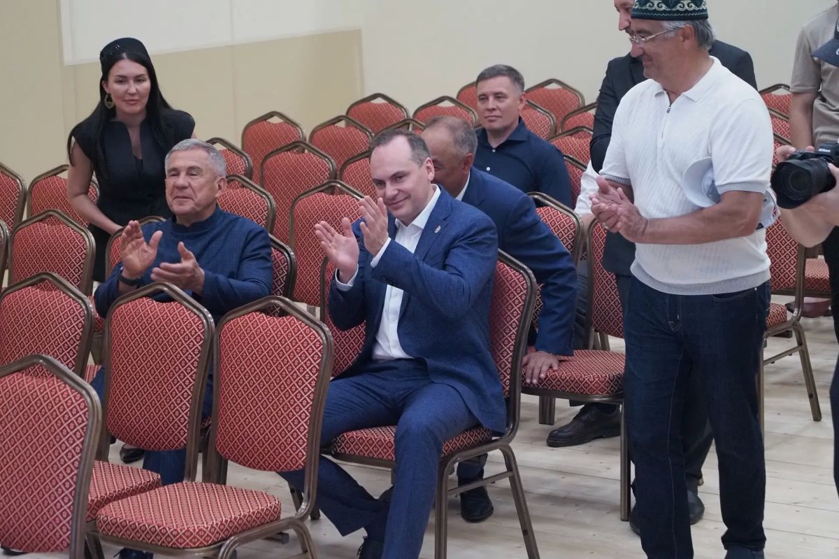 Артём Здунов: Встретили дорогих соседей - гостей из Республики Татарстан! С Раисом Татарстана Рустамом Нургалиевичем Миннихановым возложили цветы к Вечному огню, почтили память наших земляков, защищавших Родину Артём Здунов: Встретили дорогих соседей - гостей из Республики Татарстан! С Раисом Татарстана Рустамом Нургалиевичем Миннихановым возложили цветы к Вечному огню, почтили память наших земляков, защищавших Родину