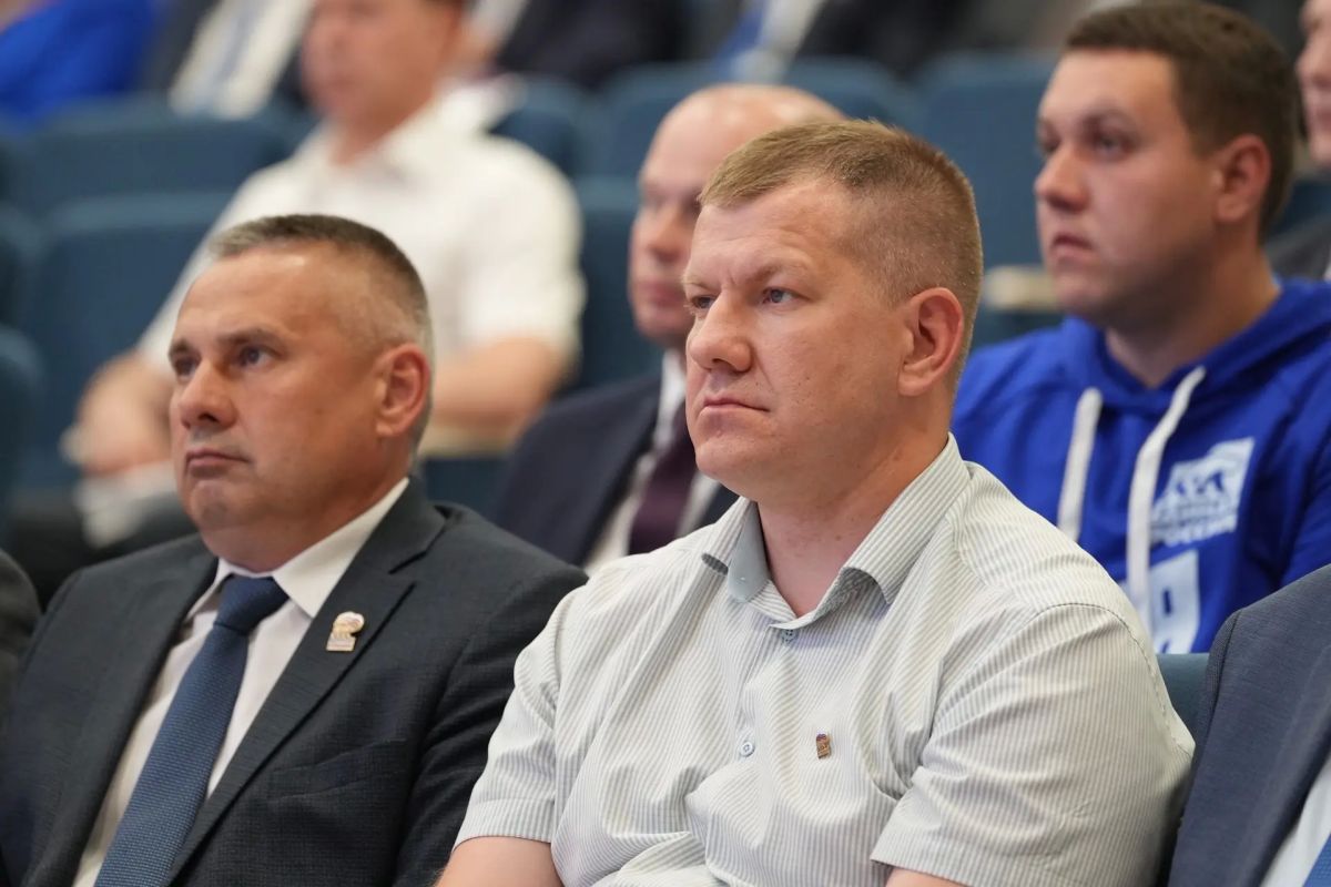 Артём Здунов: #КомандаПрезидента. Встретились с соратниками и однопартийцами из «Единой России»: обсудили планы и задачи нашей Народной программы, выдвинули кандидатов в депутаты ГосСобрания РМ по республиканскому списку и... Артём Здунов: #КомандаПрезидента. Встретились с соратниками и однопартийцами из «Единой России»: обсудили планы и задачи нашей Народной программы, выдвинули кандидатов в депутаты ГосСобрания РМ по республиканскому списку и...