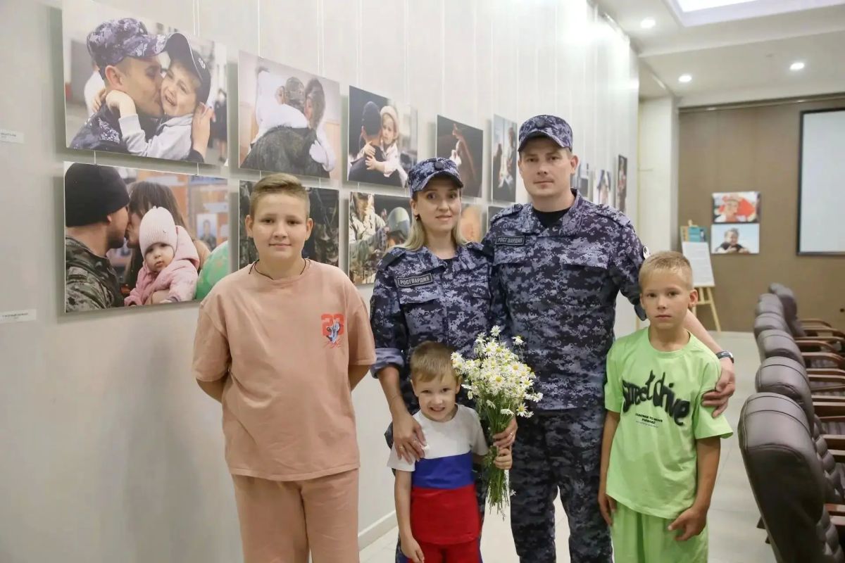 В год 10-летия ведомства и 215-й годовщины войск правопорядка в подразделениях Приволжского ордена Жукова округа Росгвардии прошли праздничные мероприятия, приуроченные к Дню семьи, любви и верности В год 10-летия ведомства и 215-й годовщины войск правопорядка в подразделениях Приволжского ордена Жукова округа Росгвардии прошли праздничные мероприятия, приуроченные к Дню семьи, любви и верности