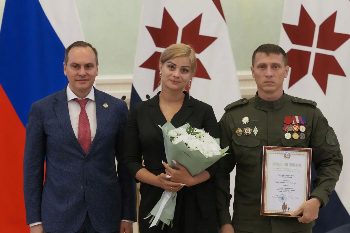 Владимир Чибиркин наградил победителей конкурса «Семья года» в Мордовии Владимир Чибиркин наградил победителей конкурса «Семья года» в Мордовии