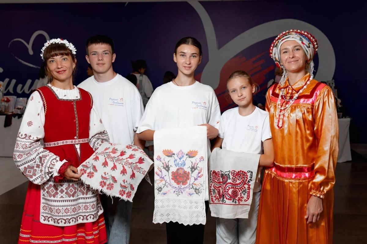 В Саранске открыли Всероссийский семейный форум «Родные – Любимые» В Саранске открыли Всероссийский семейный форум «Родные – Любимые»