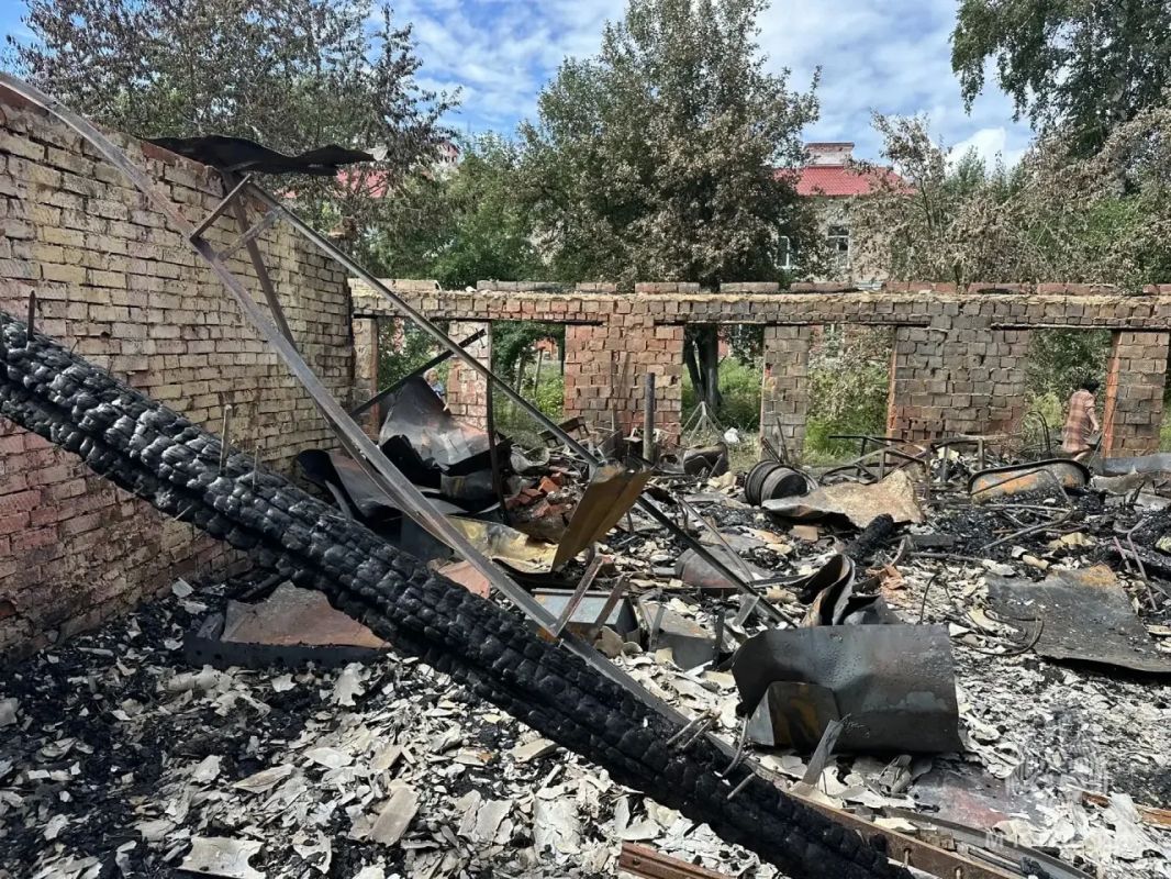 В Мордовии загорелись хозяйственные постройки на площади 750 квадратных метров В Мордовии загорелись хозяйственные постройки на площади 750 квадратных метров