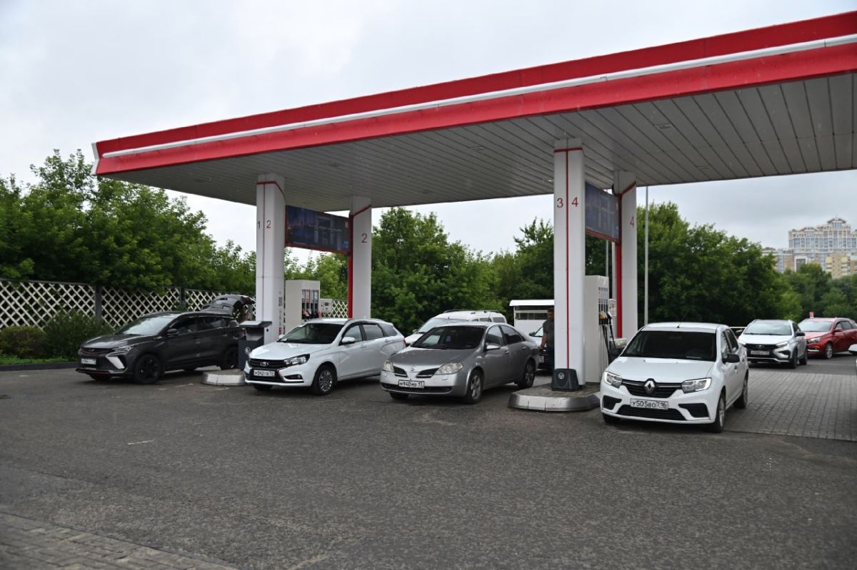 Саранск, 16 июля. На городской АЗС «Татнефть» 5-86 сегодня непривычно спокойно Саранск, 16 июля. На городской АЗС «Татнефть» 5-86 сегодня непривычно спокойно
