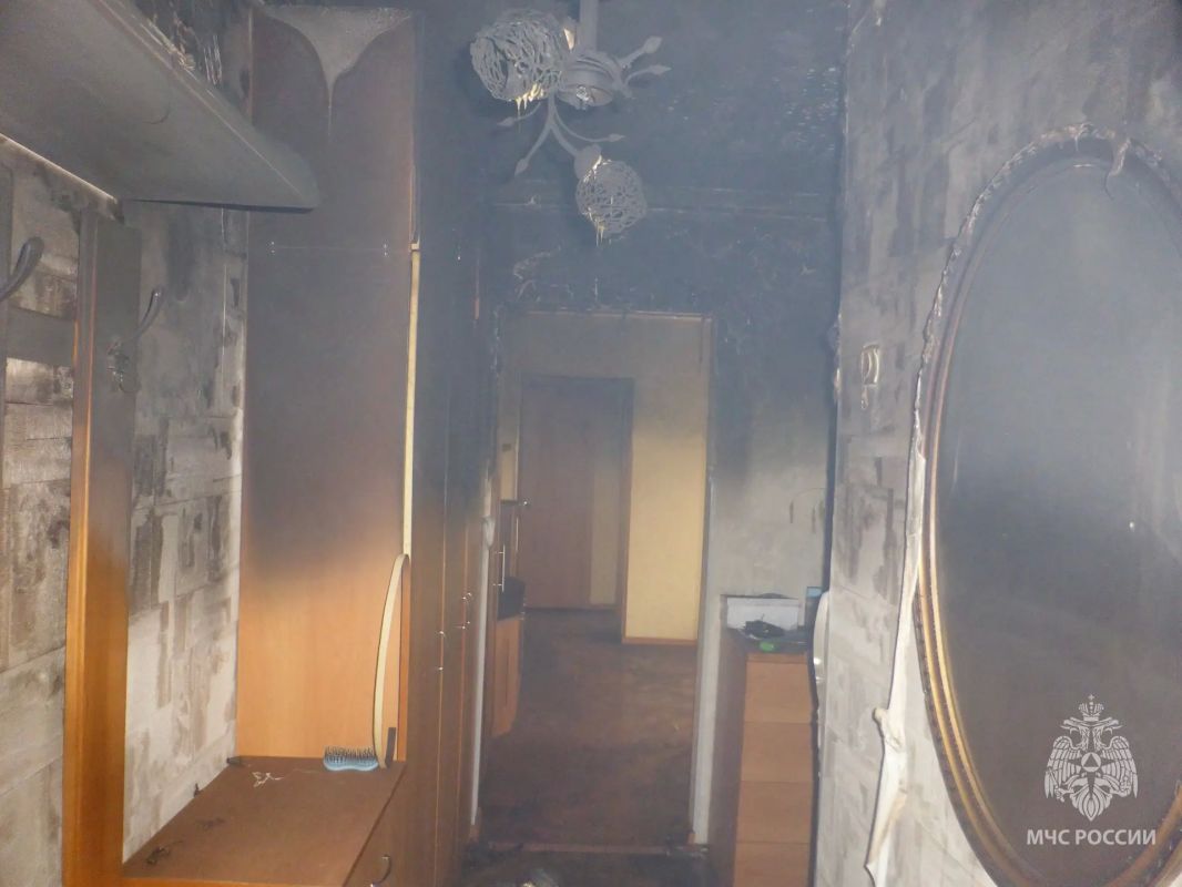 Трое спасенных и 9 эвакуированных жильцов при пожаре в многоэтажке Трое спасенных и 9 эвакуированных жильцов при пожаре в многоэтажке