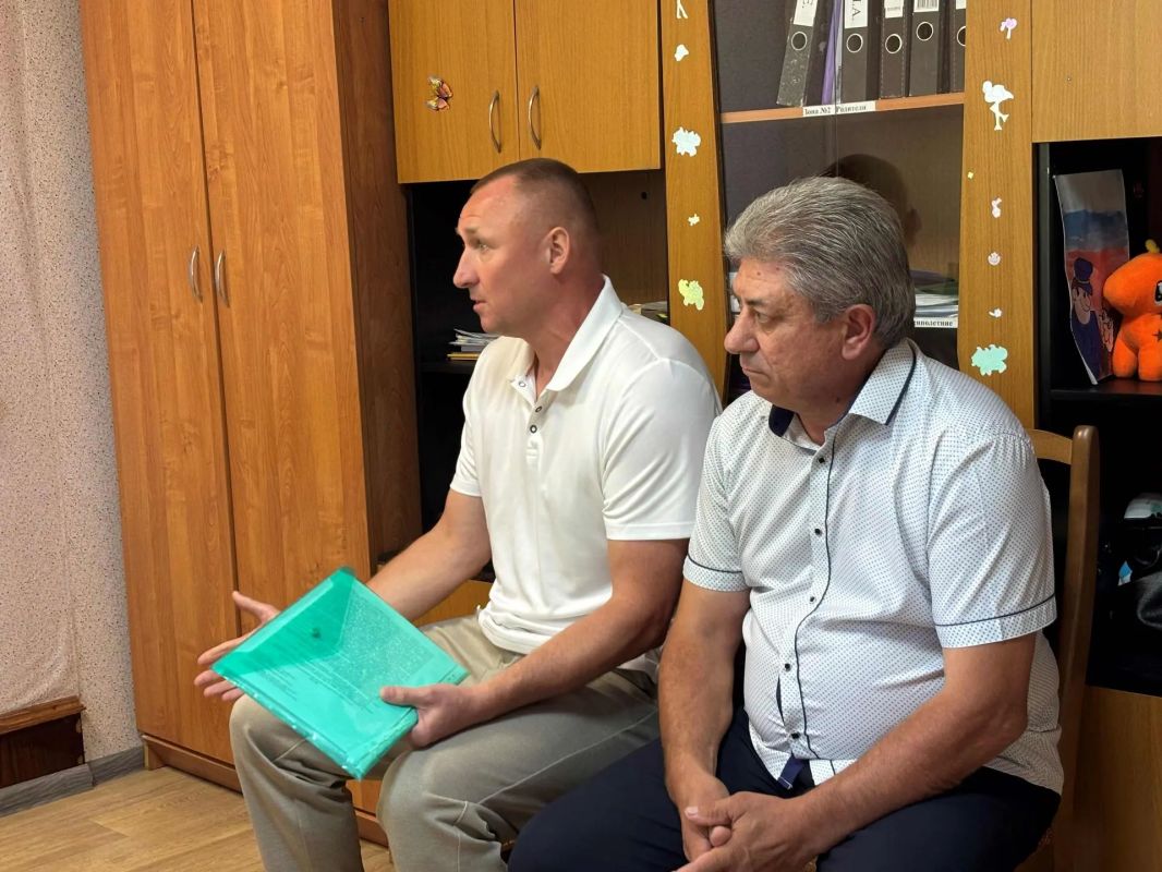 Министр внутренних дел по Республике Мордовия Юрий Поляков провел личный прием граждан в поселке Торбеево Министр внутренних дел по Республике Мордовия Юрий Поляков провел личный прием граждан в поселке Торбеево
