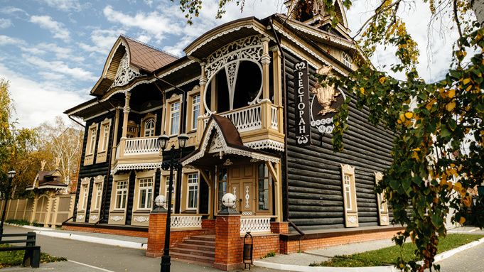 Новый взгляд на сибирскую кухню в ресторане "Русский чай" с летней верандой и необычными блюдами