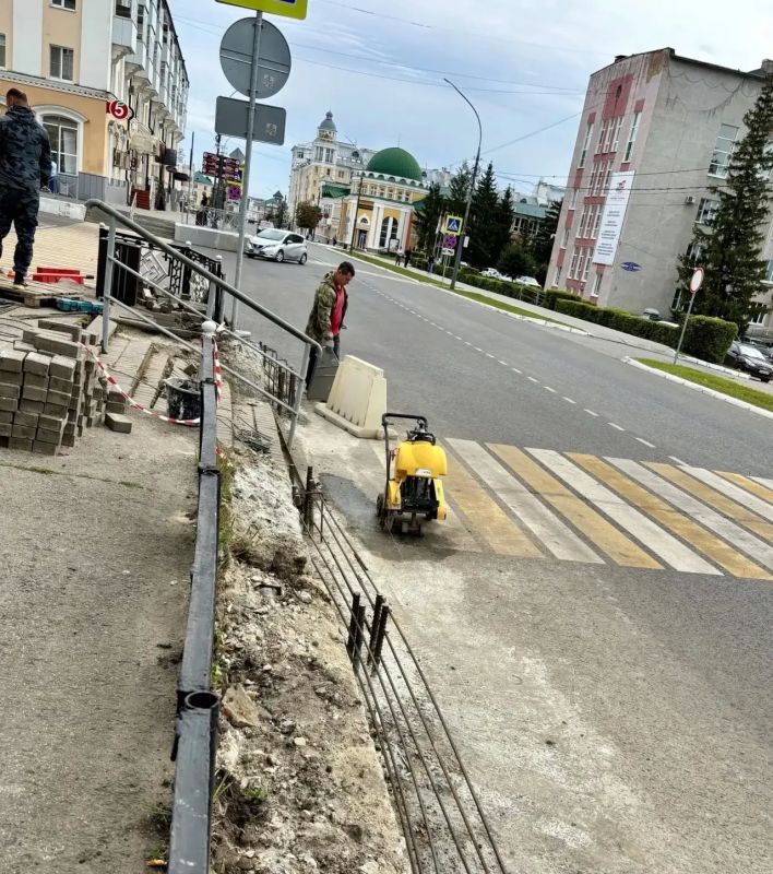 В Саранске на улице Советская на участке между ул. Пролетарской до здания №75 идут работы по ремонту подпорной стенки В Саранске на улице Советская на участке между ул. Пролетарской до здания №75 идут работы по ремонту подпорной стенки
