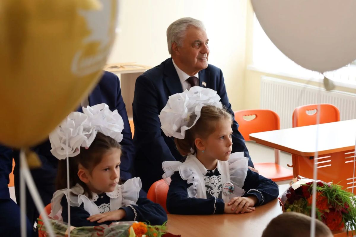 Владимир Чибиркин в День знаний побывал на школьной линейке в Ромодановской школе № 3 Владимир Чибиркин в День знаний побывал на школьной линейке в Ромодановской школе № 3